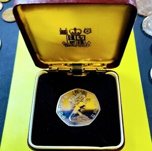 1973 British 50 Pence 1st British Commemerative Coin Shows Q.E.2 Proof Cond.T017